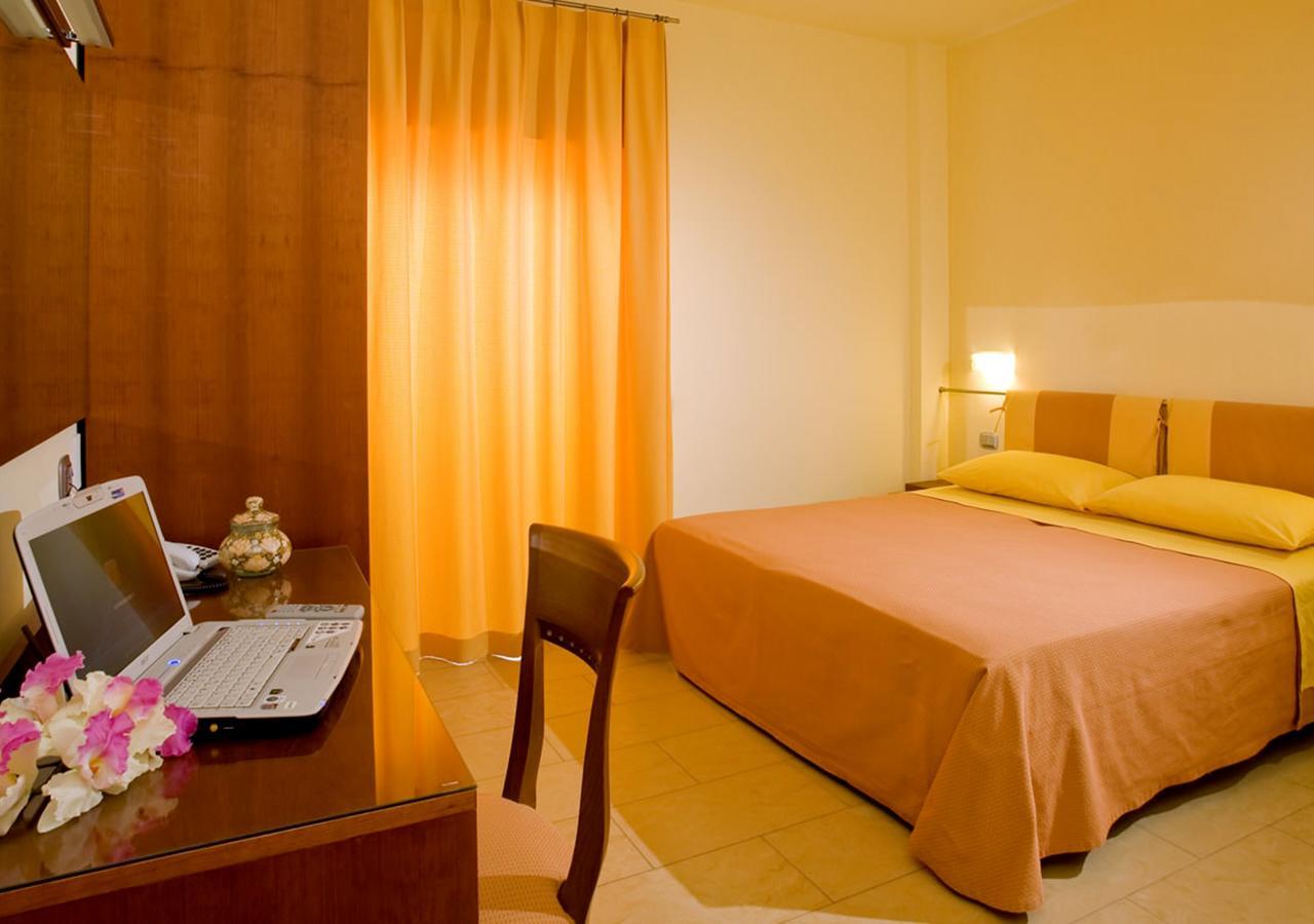 Hotel Palace Magnolia SPA Tortoreto Esterno foto